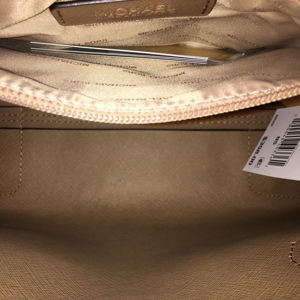 ⭐️⭐️⭐️⭐️4X HOST PICK⭐️⭐️⭐️⭐️ NWT 💯 Authentic Michael Kors All-In-One Bag - Picture 14 of 16